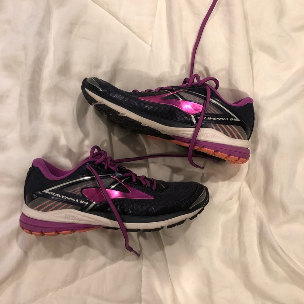 Brooks tennis shoes